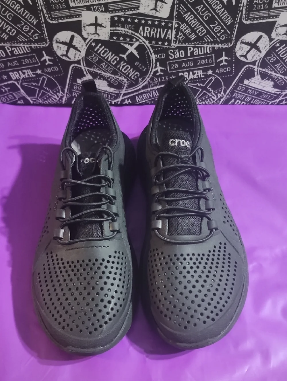 Crocs - Youth/Juniors size 6 Black Perforated Casual Sneakers